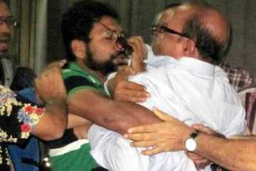 জাতীয় প্রেসক্লাবে ফের উত্তেজনা ইজিএমে বাধা, ধাক্কাধাক্কি